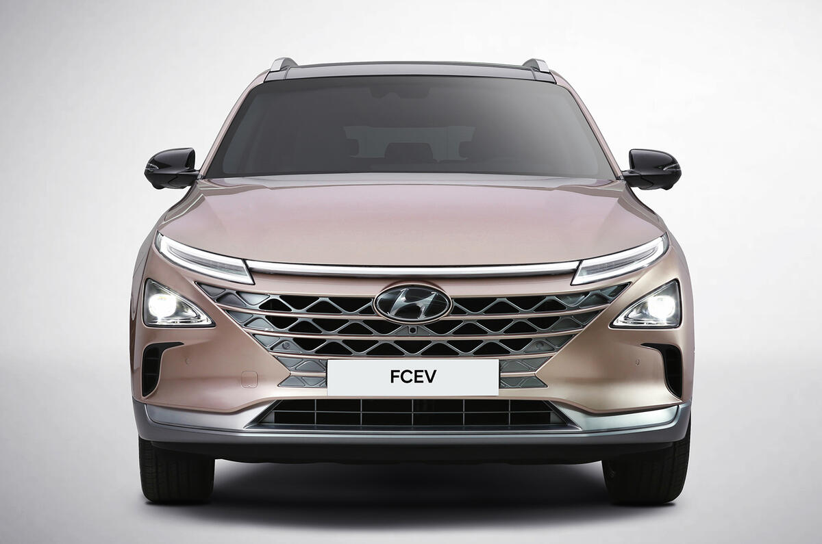 Hyundai reveals 2018 hydrogen fuel cell-powered SUV ahead of CES debut