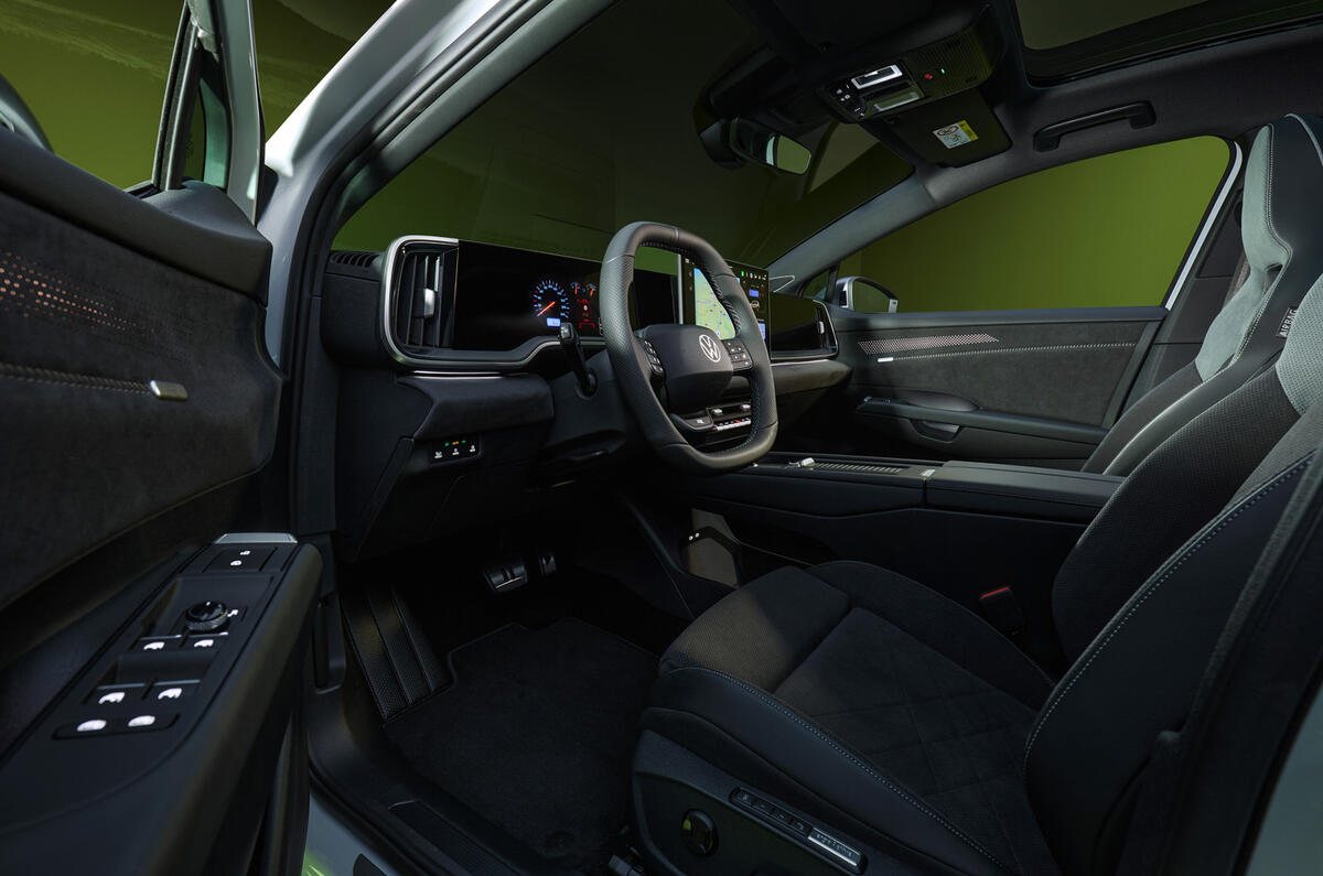 04 VW ID4 R Line Interieur schraeg links EN