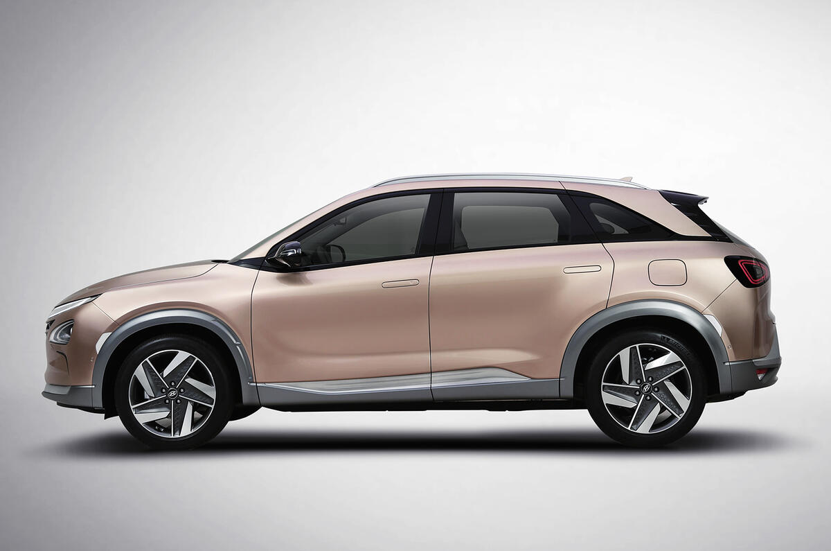 Hyundai reveals 2018 hydrogen fuel cell-powered SUV ahead of CES debut
