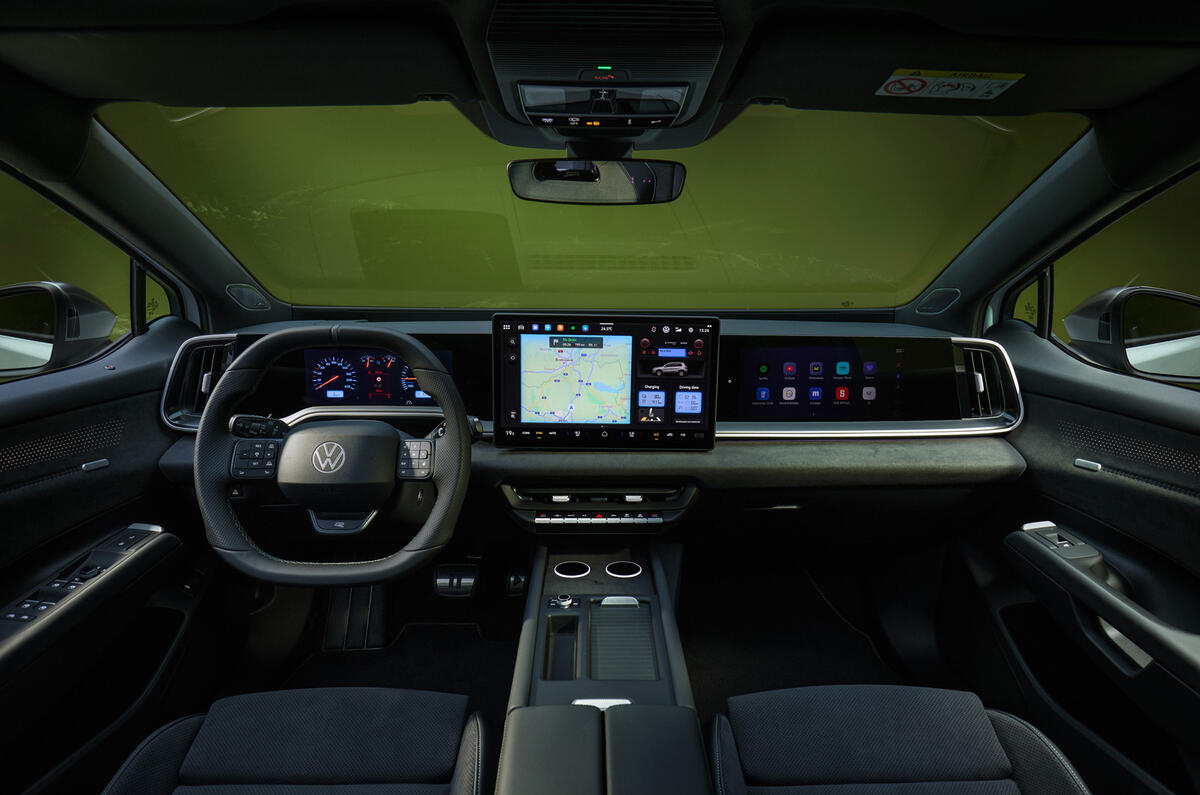 05 VW ID4 R Line Interieur zentral EN