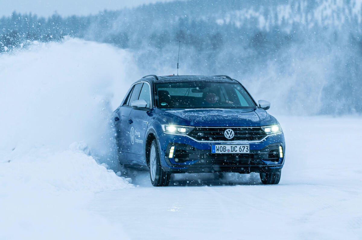 Volkswagen T-Roc R on snow