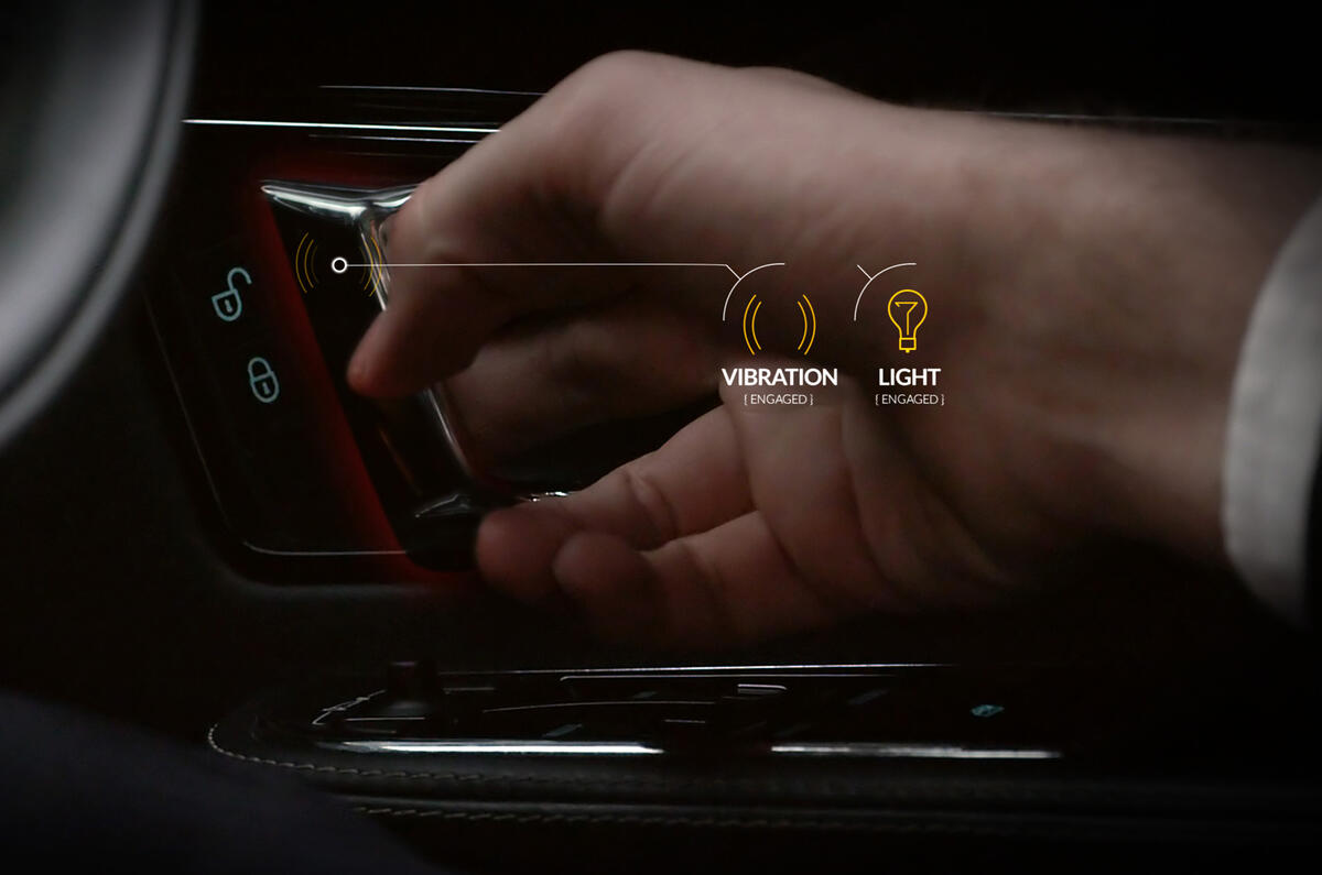 The door handle will light up, vibrate or buzz if there is a danger of opening the door into the path of a bike