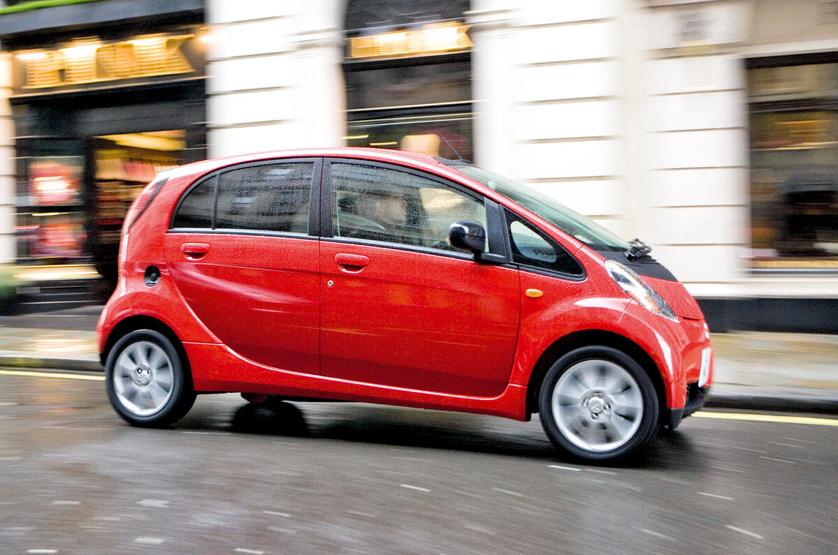 06 mitsubishi i side profile panning