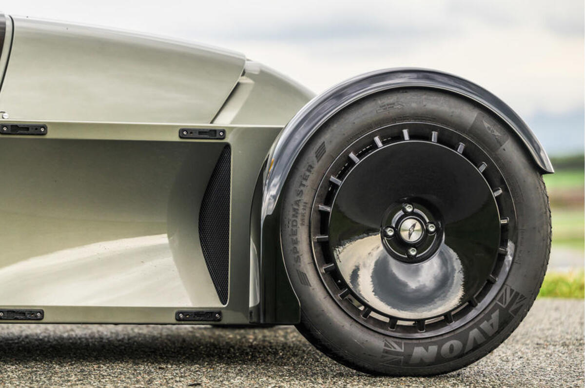 06 morgan super 3 rt 2022 front wheel sideblade 06 morgan super 3 rt 2022 front wheel sideblade