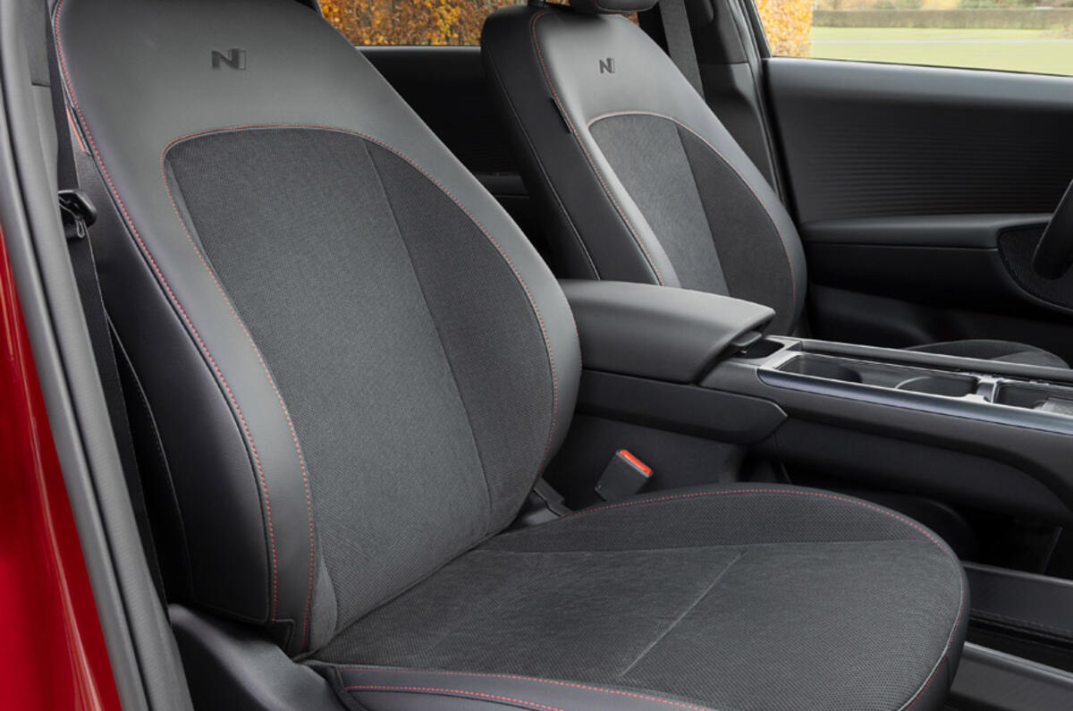 08 Hyundai Ioniq 6 facelift review front seats