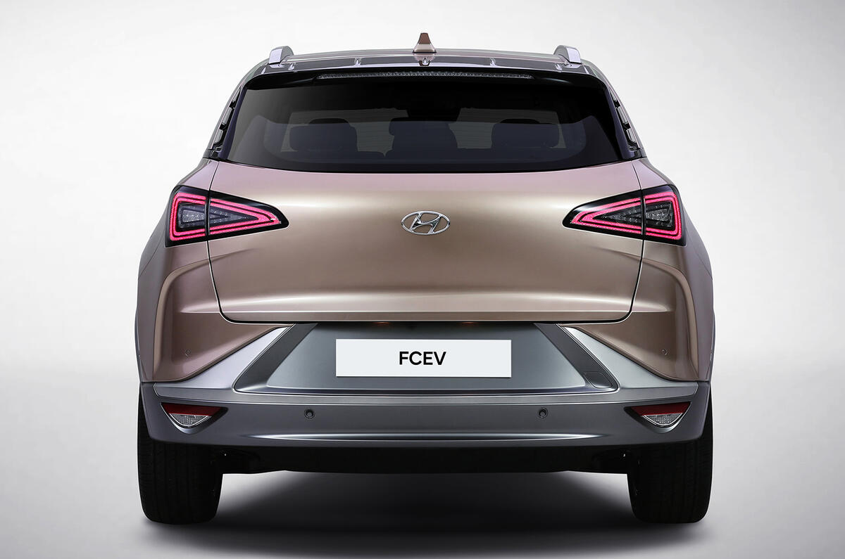 Hyundai reveals 2018 hydrogen fuel cell-powered SUV ahead of CES debut