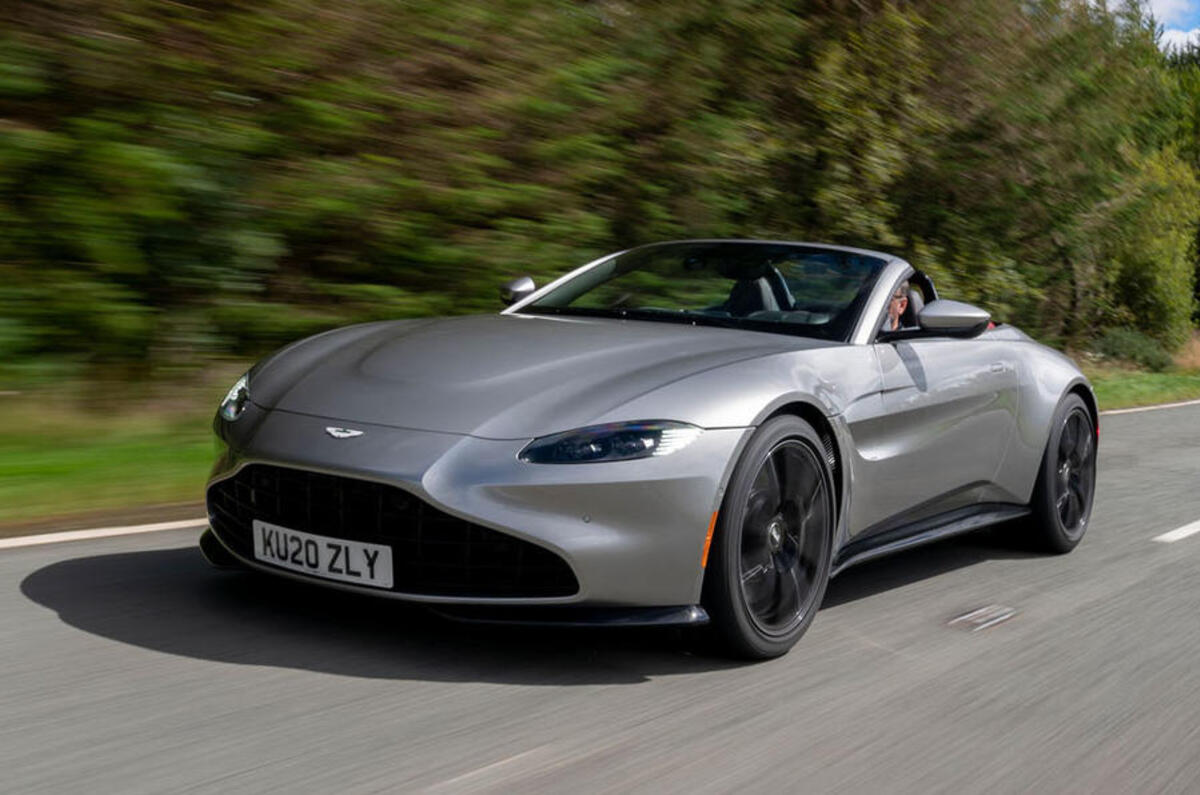 aston martin vantage roadster 2020 uk fd hero front 