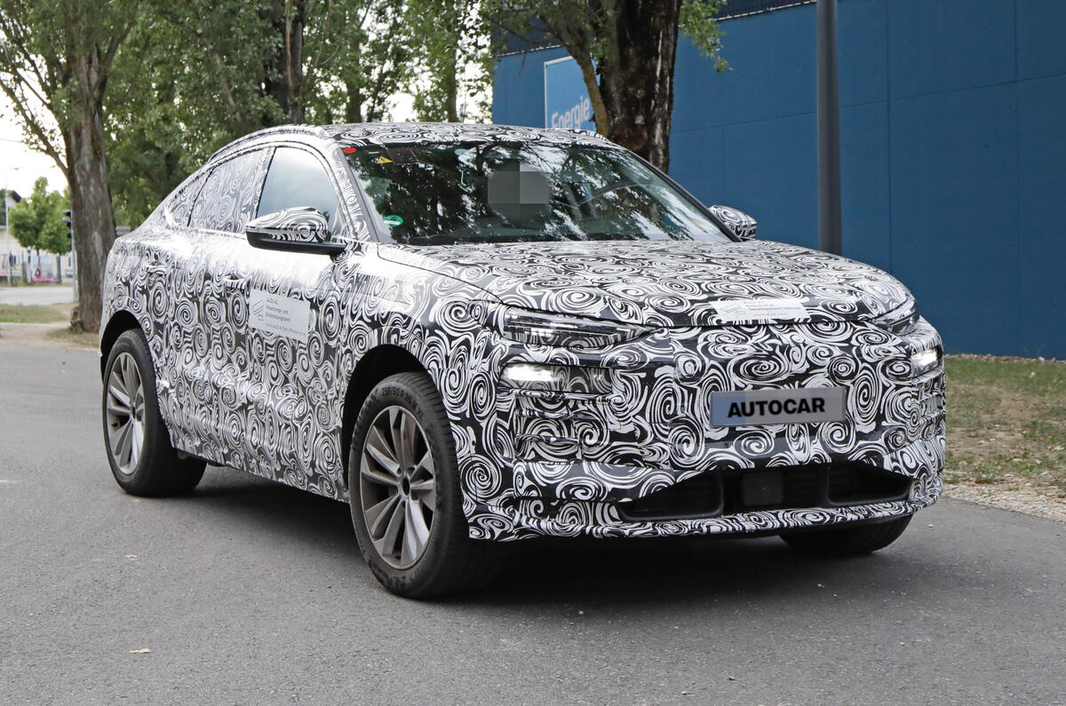 Audi Q6 E-tron Sportback 2024 camouflaged front left tracking Audi Q6 E-tron Sportback 2024 camouflaged front left tracking