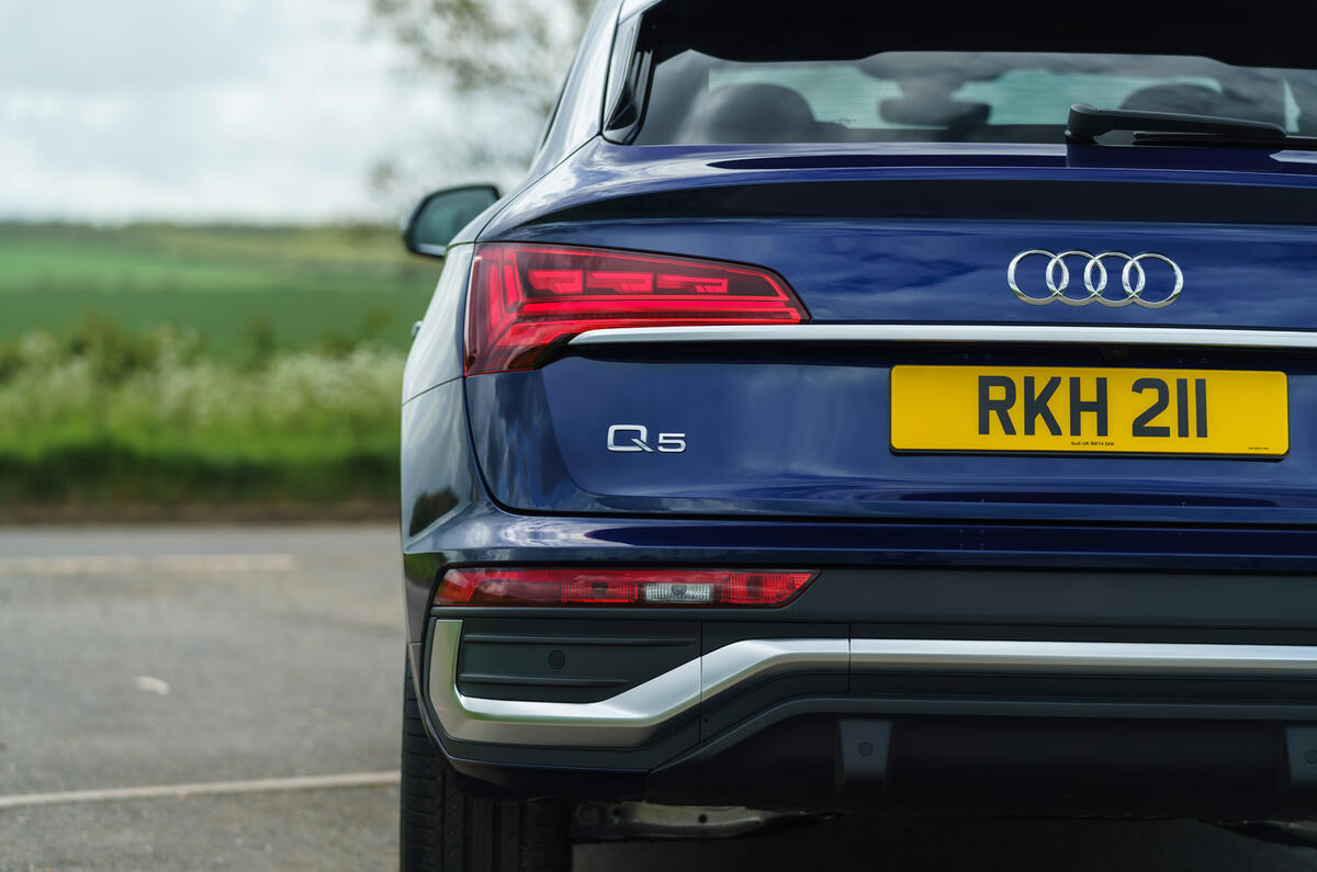1 audi q7 2015 rear 1 audi q7 2015 rear