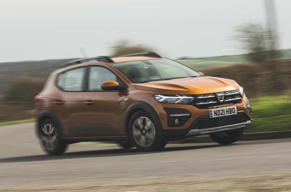 Dacia Sandero Stepway 2021 front tracking