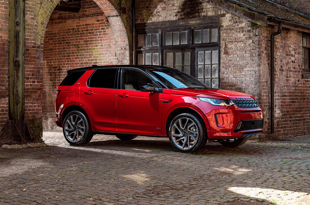 Land Rover Discovery Sport PHEV - static front Land Rover Discovery Sport PHEV - static front