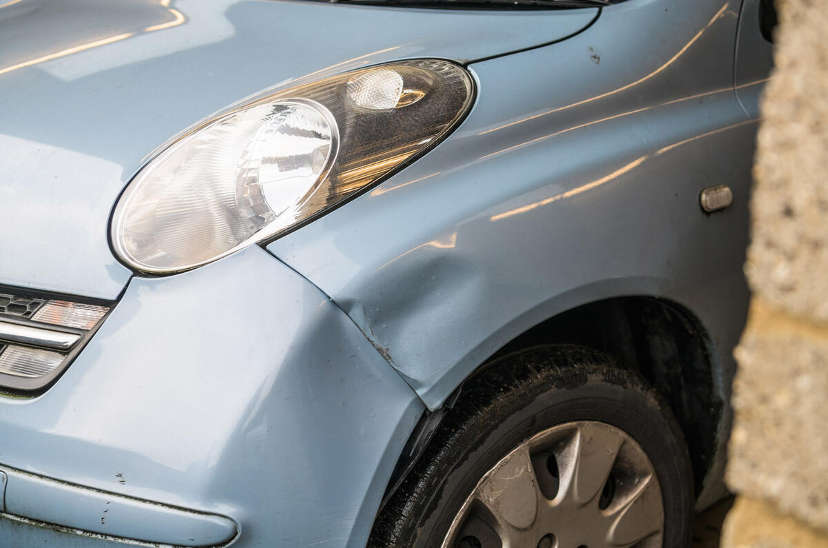 Nissan Micra 2006 - dent Nissan Micra 2006 - dent