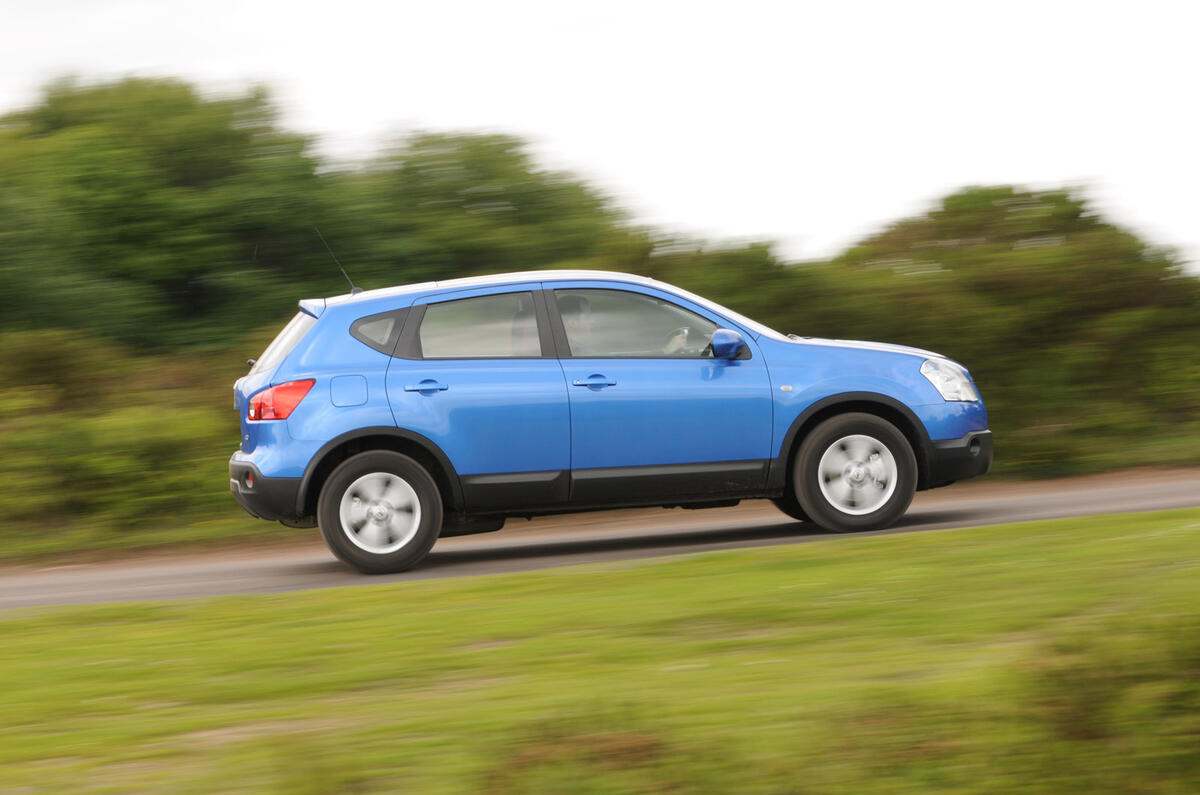 Nissan Qashqai - hero side