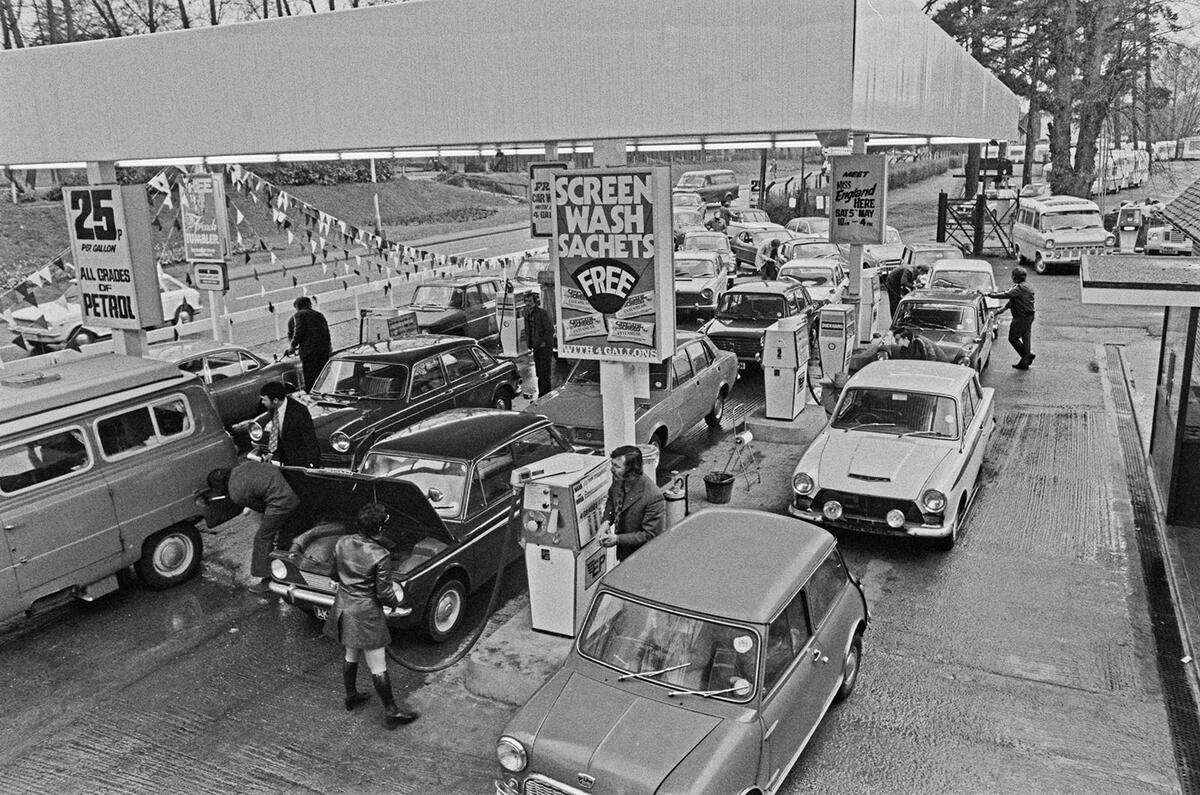 1 Queues at petrol stations