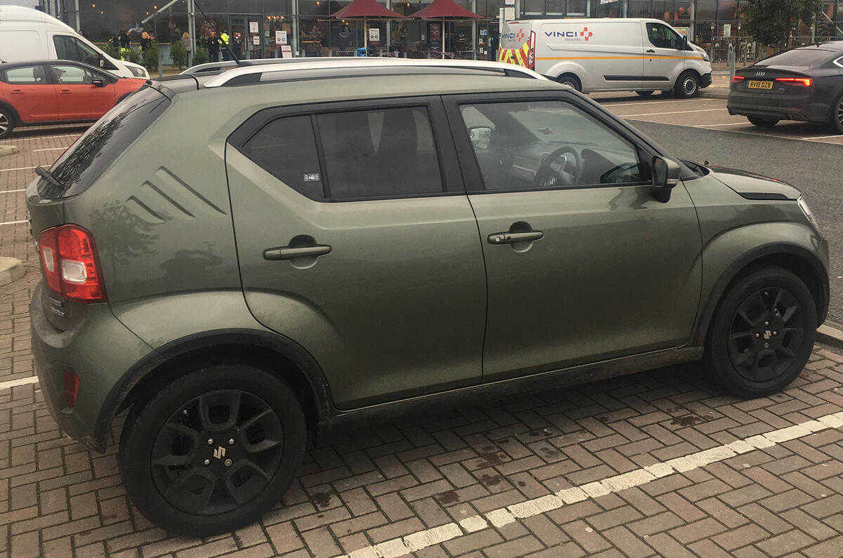 Suzuki Ignis - side