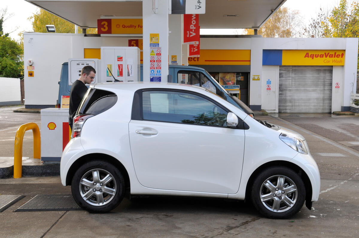 1 toyota iq 2010 petrol