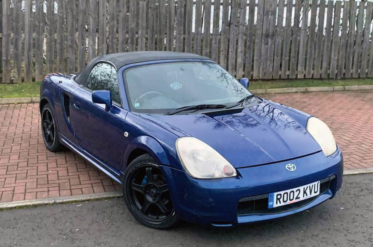 Toyota MR2 2002 - stationary front Toyota MR2 2002 - stationary front