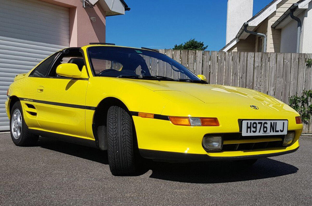Toyota MR2 Turbo GT T Bar - front Toyota MR2 Turbo GT T Bar - front