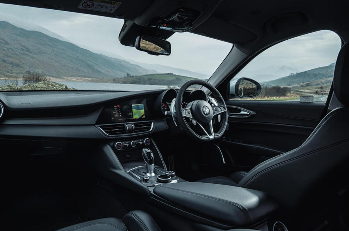 Alfa Romeo Giulia  Alfa Romeo Giulia