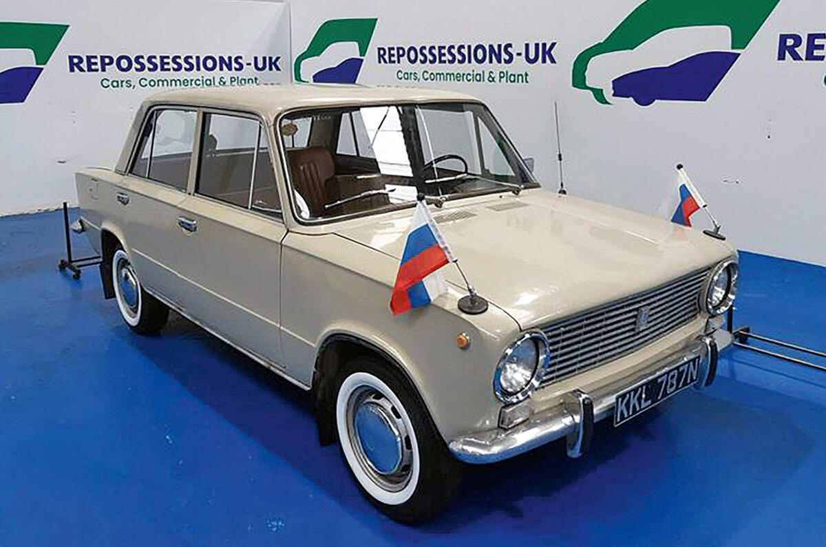 Lada 1200 - static front