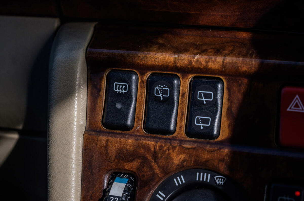 Mercedes-Benz W124 - dashboard Mercedes-Benz W124 - dashboard