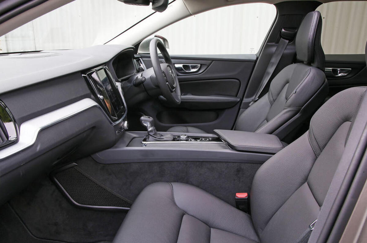 10 volvo v60 2018 rt cabin 10 volvo v60 2018 rt cabin