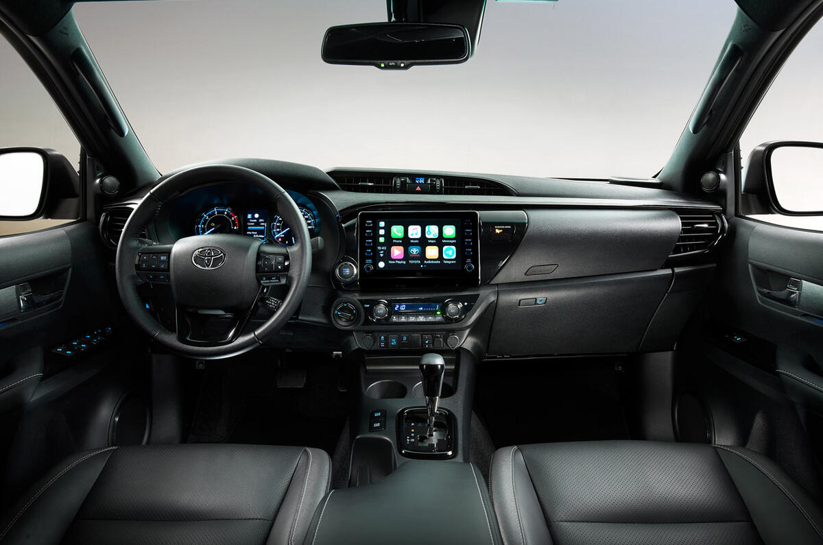 Toyota Hilux 2020 - interior Toyota Hilux 2020 - interior