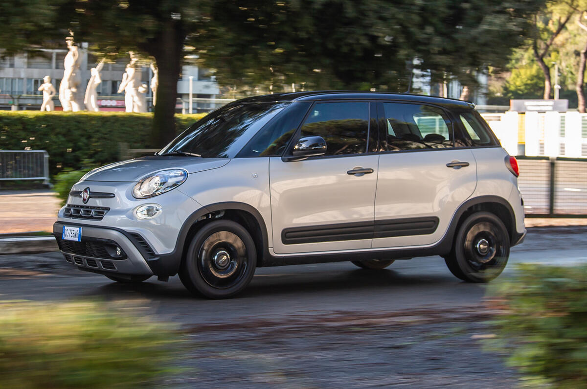 10 Fiat 500 2021L CONNECT