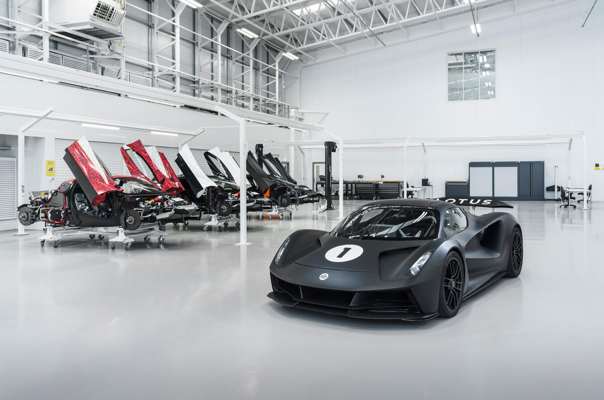 10 LOTUS EVIJA©DEAN SMITH 107