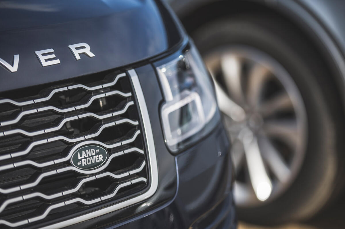 10 LUC Bentley Bentayga Range Rover 2021 0041 10 LUC Bentley Bentayga Range Rover 2021 0041