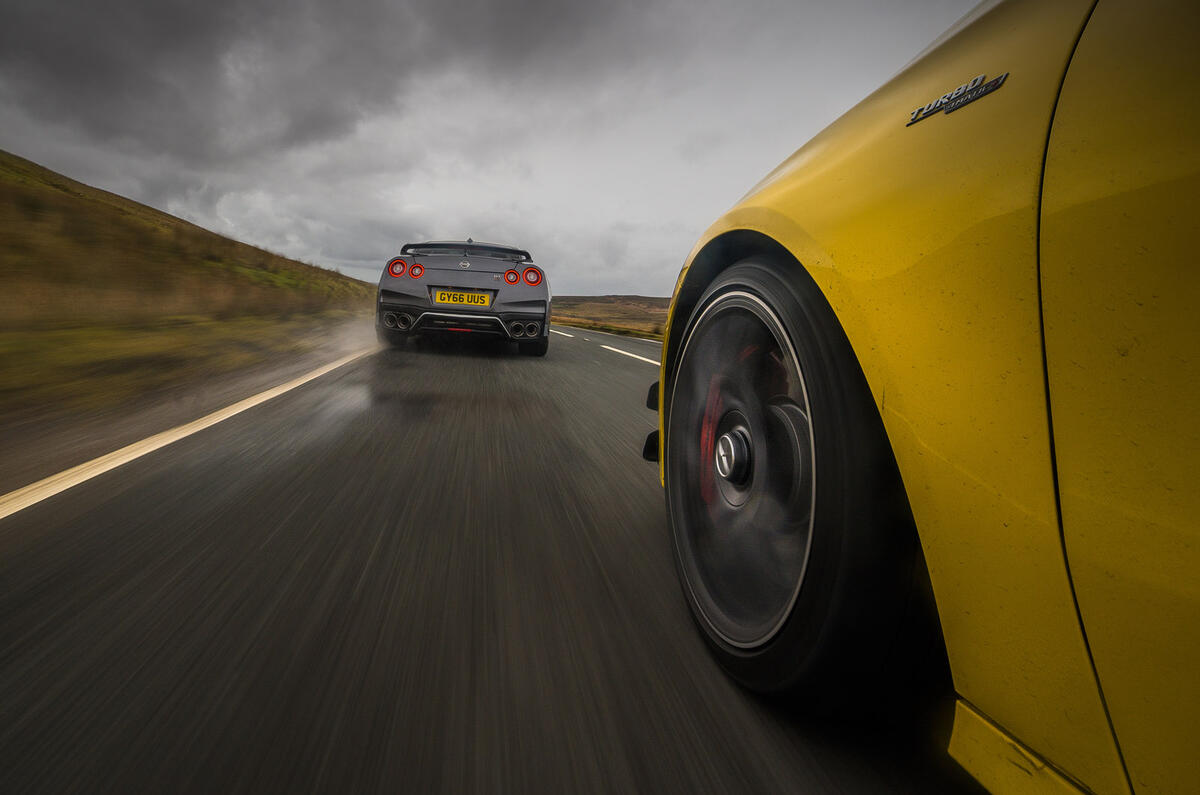 Nissan GT-R 2017 - tracking rear