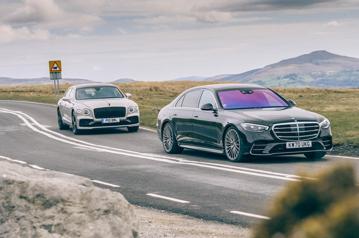 10 olg Flying Spur vs Mercedes Benz S400d 4matic 2021 4936