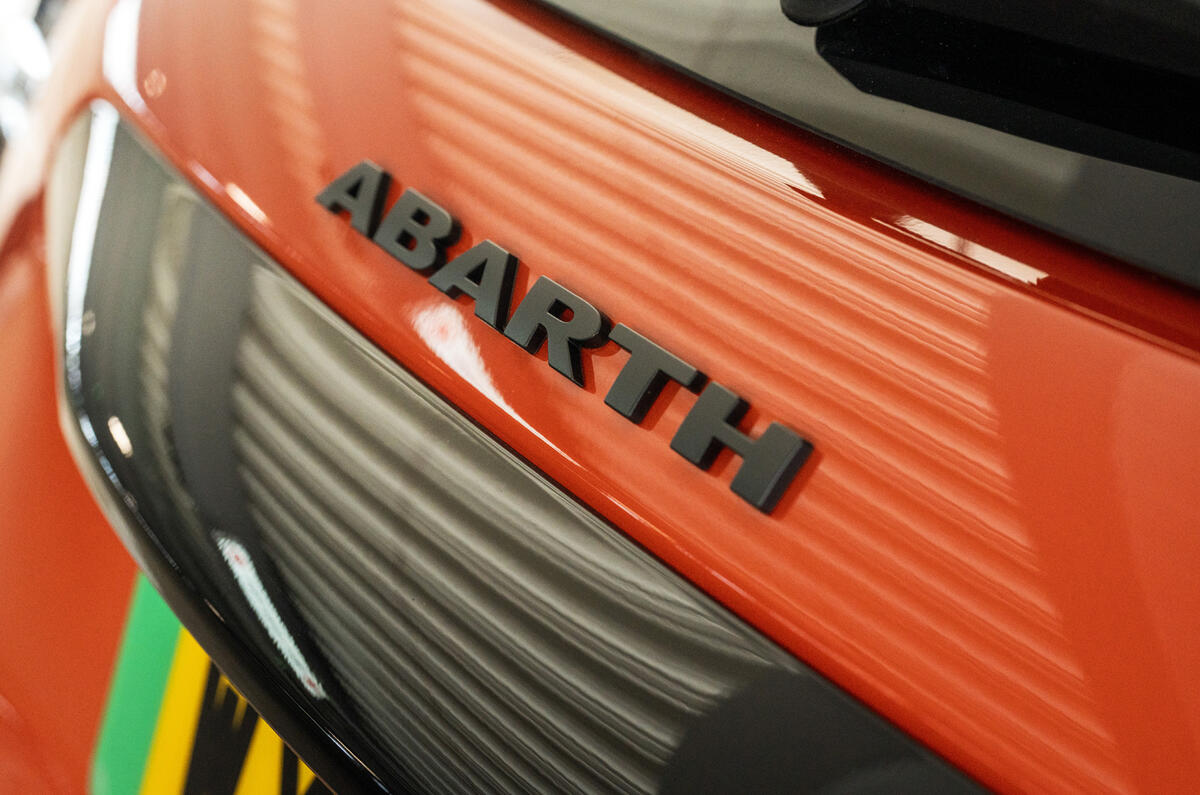 Abarth 600e Competizione