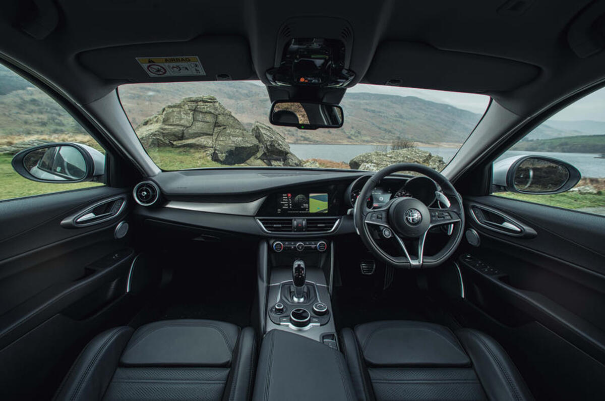 Alfa Romeo Giulia  Alfa Romeo Giulia