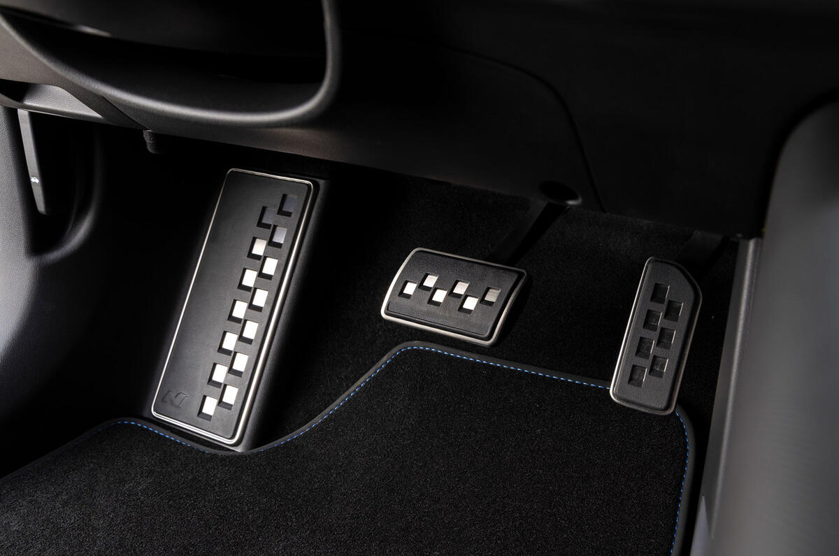 11 Hyundai Ioniq 6 facelift review pedals