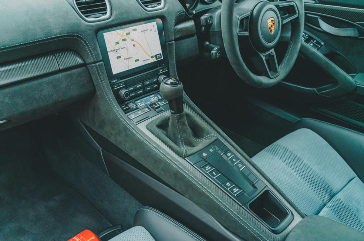 11 porsche cayman gt4 rs rt 2022 centre console gear lever