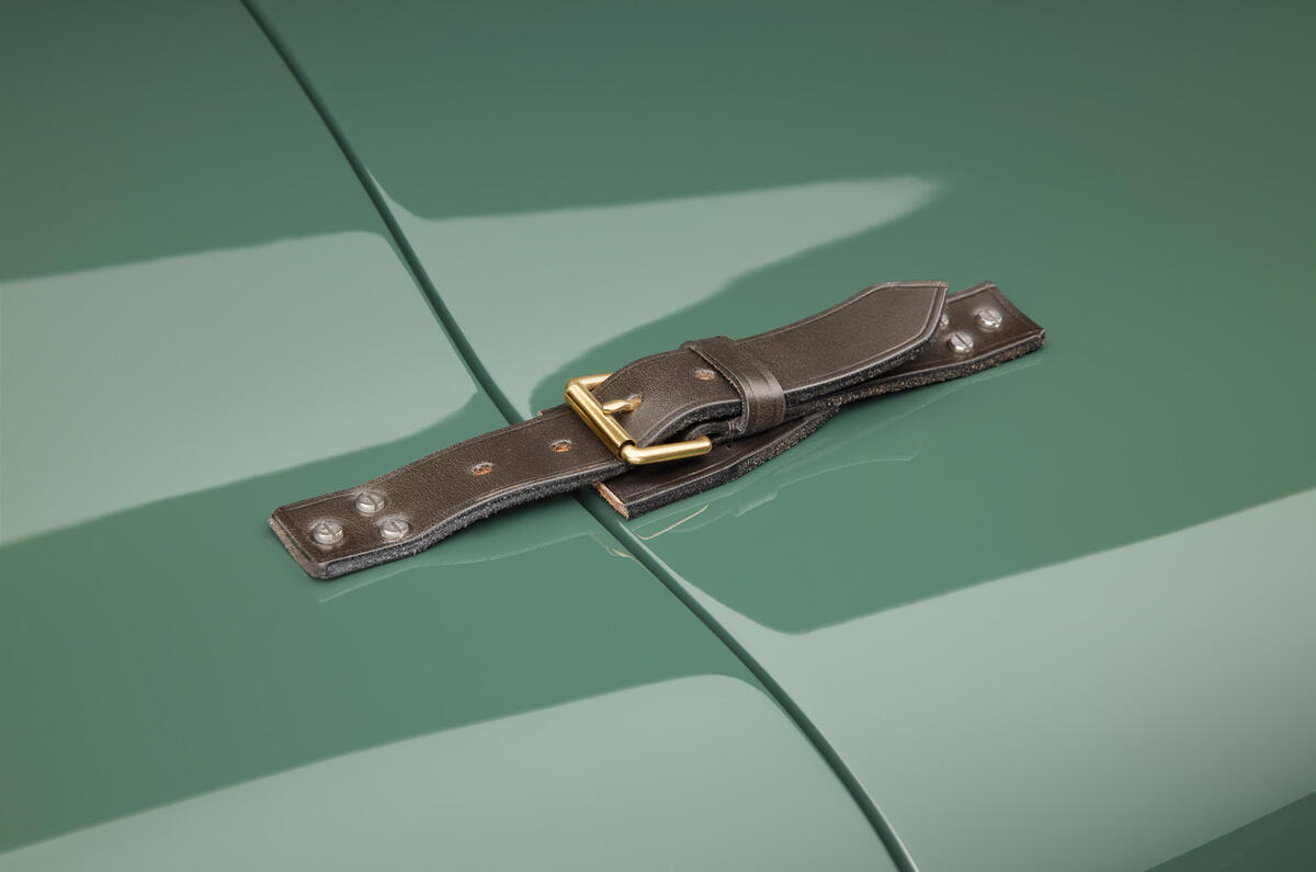 1134 SC JagCtype DETAILS BonnetStrap v1c 1134 SC JagCtype DETAILS BonnetStrap v1c