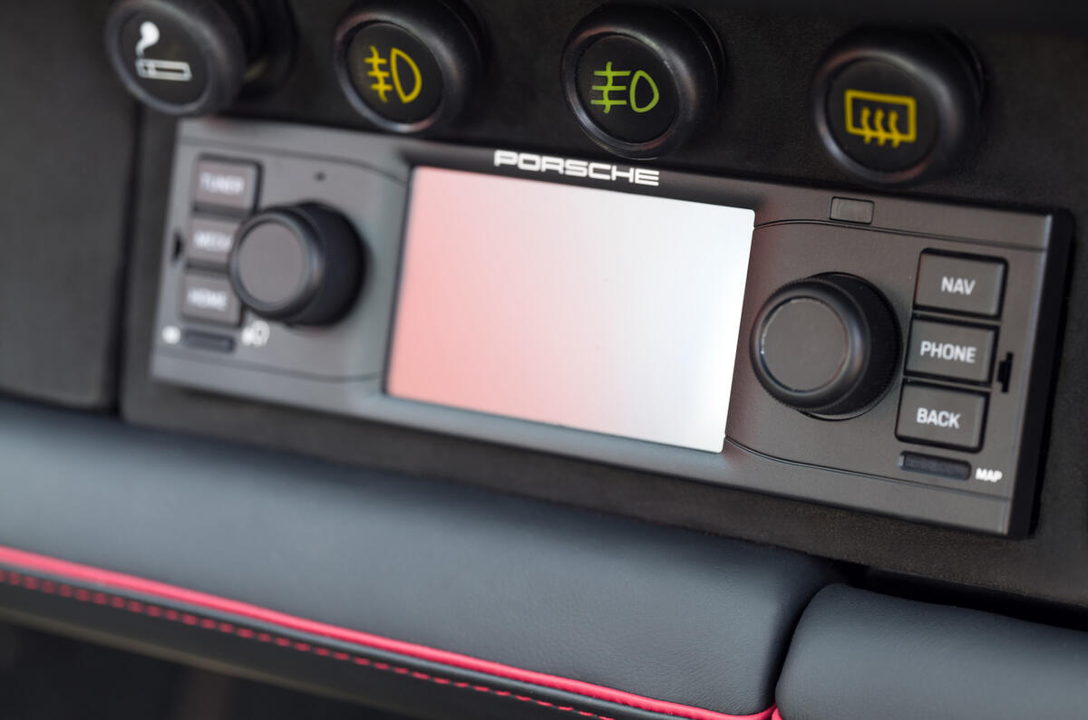 11 Everrati interior 