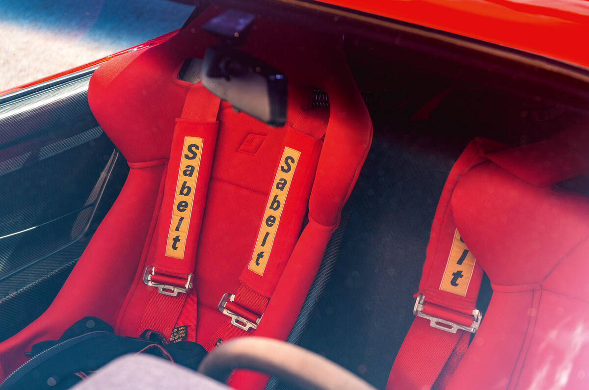 Ferrari F40 - interior