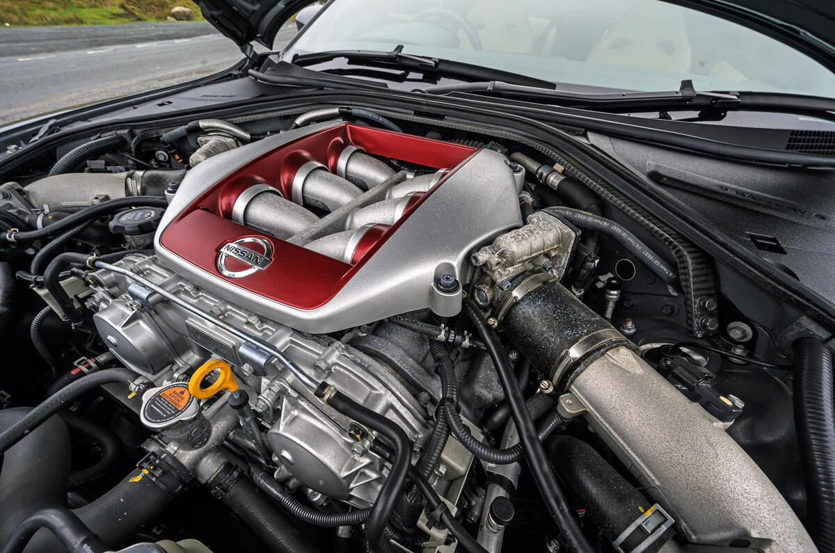 Nissan GT-R 2017 - engine