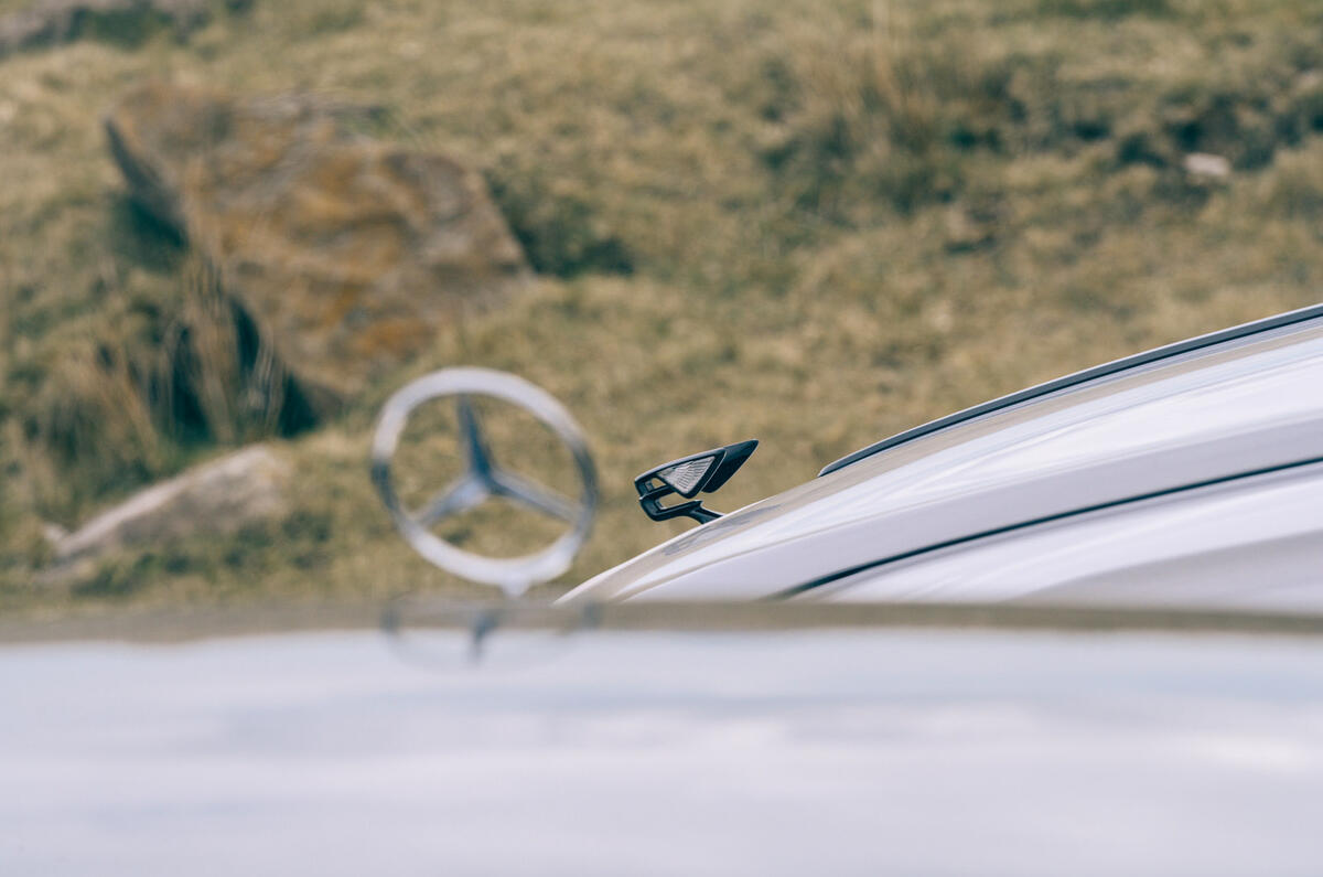 11 olg Flying Spur vs Mercedes Benz S400d 4matic 2021 4776