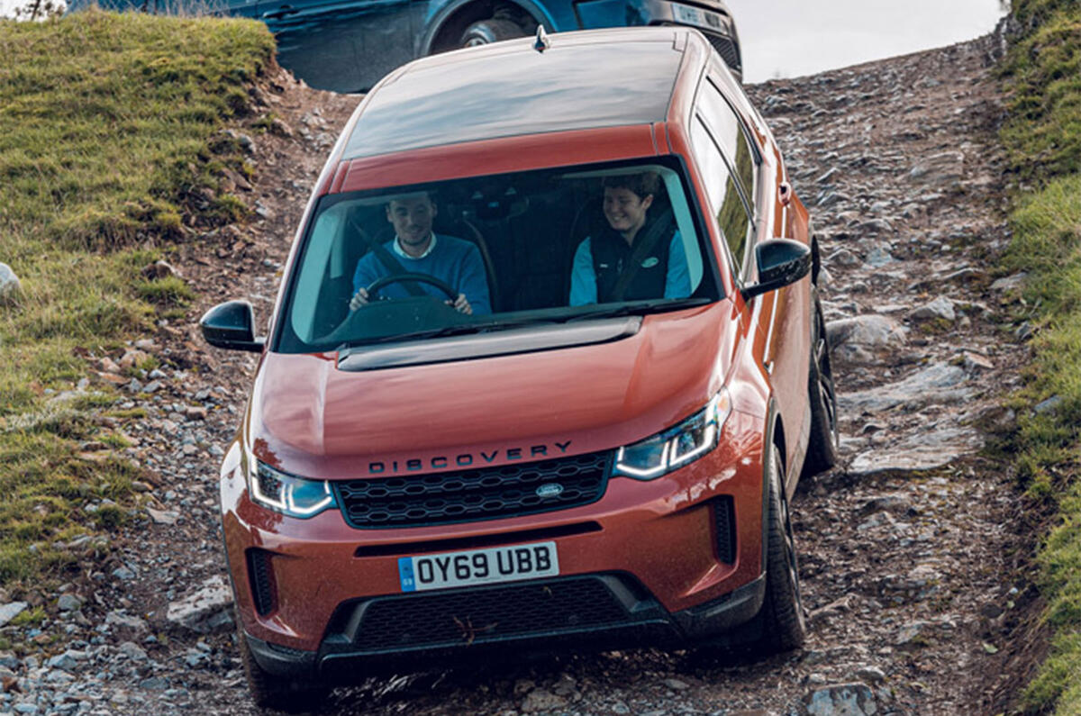 Land Rover Discovery Sport - hero front