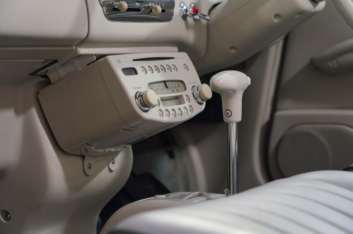 Nissan Figaro - interior Nissan Figaro - interior
