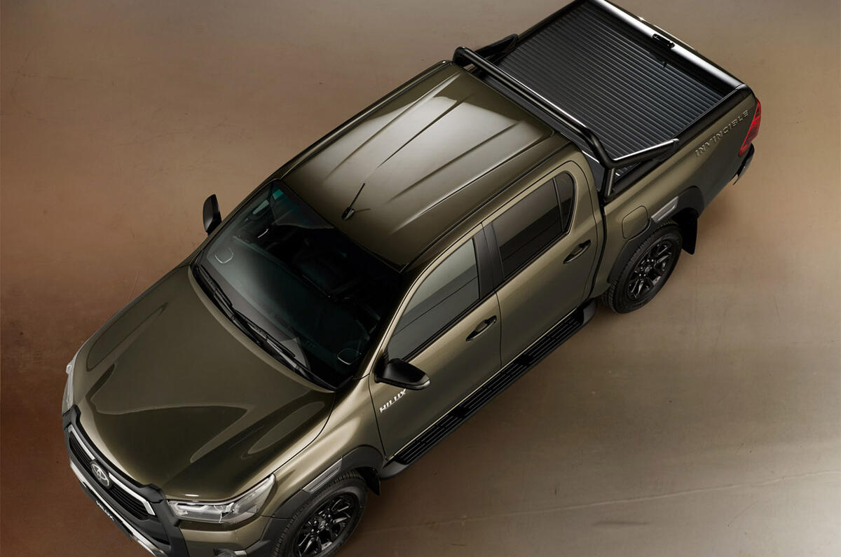 Toyota Hilux 2020 - static overhead Toyota Hilux 2020 - static overhead