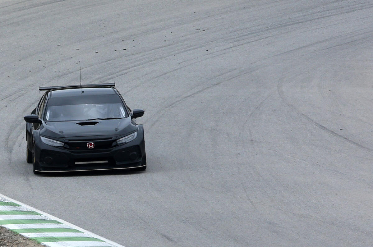 Inside the 2018 Honda Civic Type R BTCC racing car