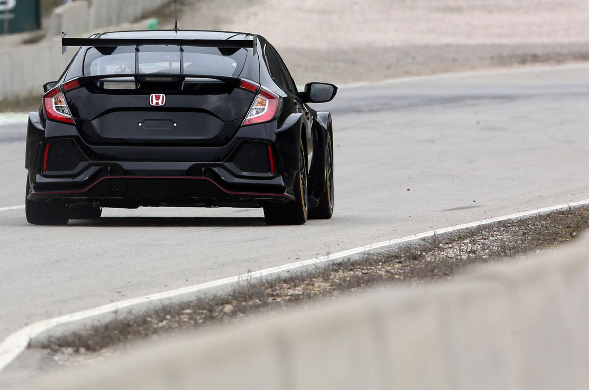 Inside the 2018 Honda Civic Type R BTCC racing car