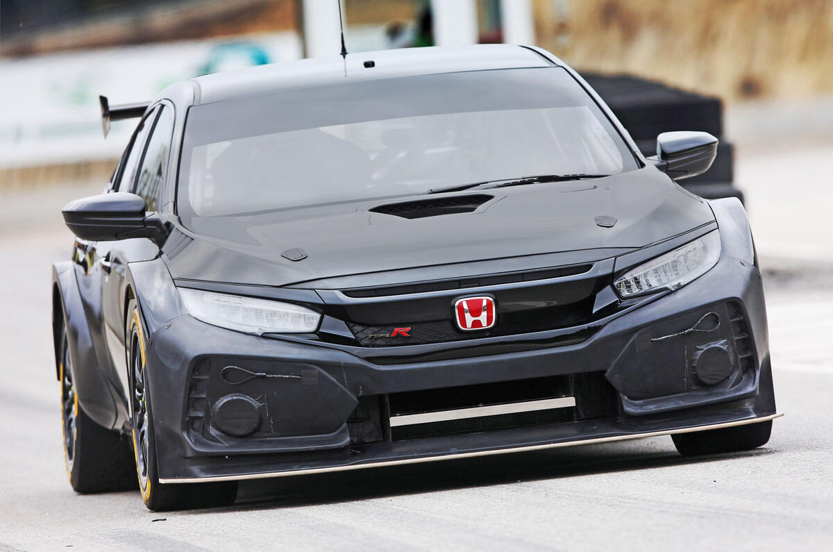 Inside the 2018 Honda Civic Type R BTCC racing car
