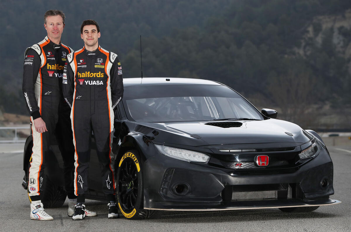Inside the 2018 Honda Civic Type R BTCC racing car