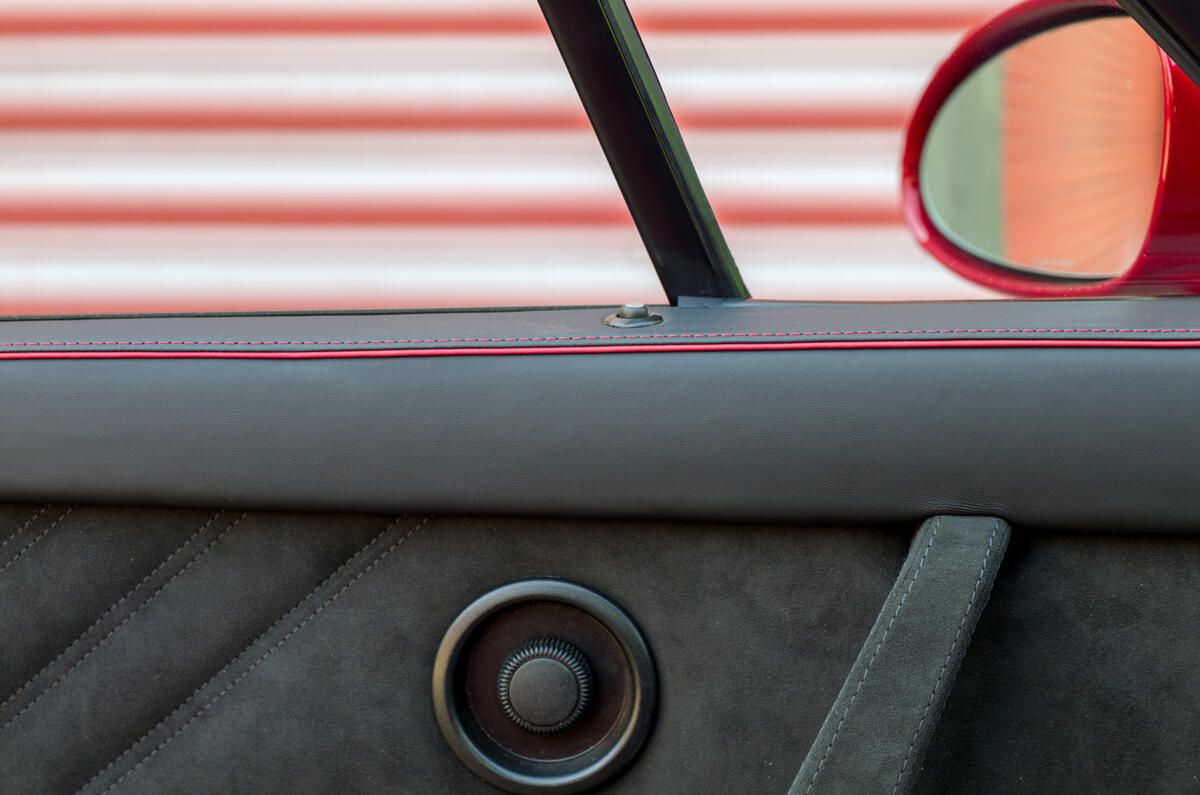 12 Everrati interior 