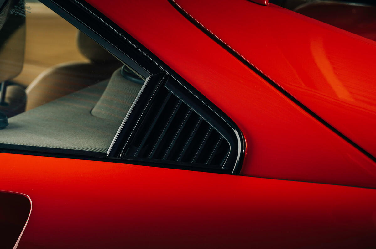 12 Ferrari 328GTBvsAlfaGiulia olg 4 12 Ferrari 328GTBvsAlfaGiulia olg 4